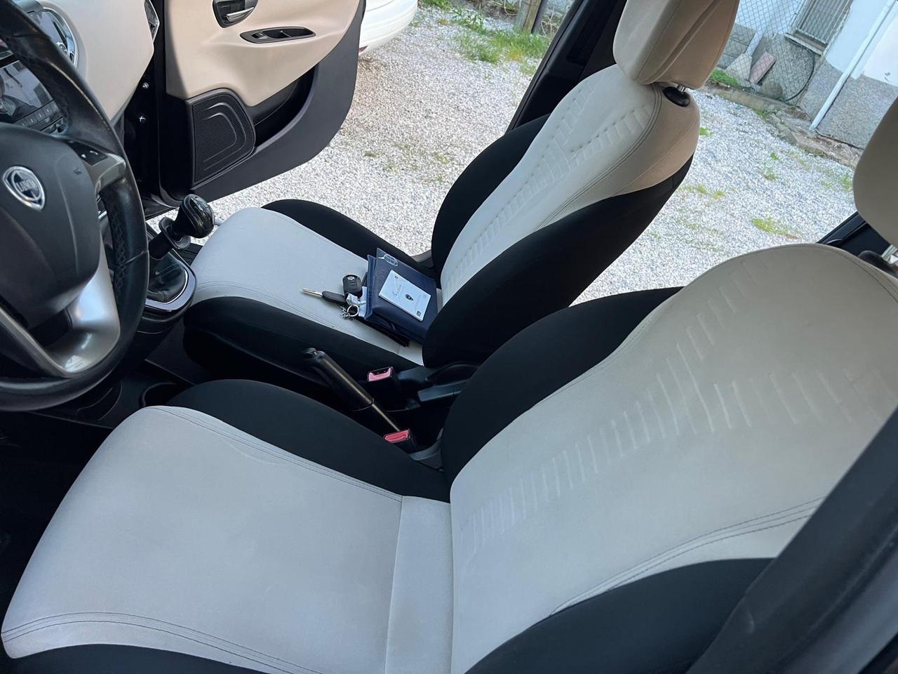 Lancia Ypsilon 0.9 TwinAir 85 CV 5 porte Metano Ecochic Elle