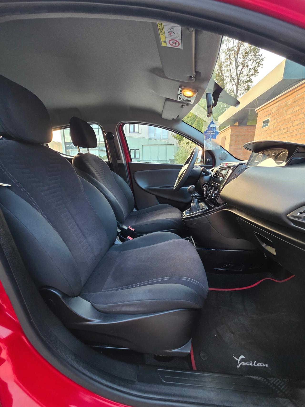 Lancia Ypsilon Platinum benzină 1.2 neopatentati euro6b