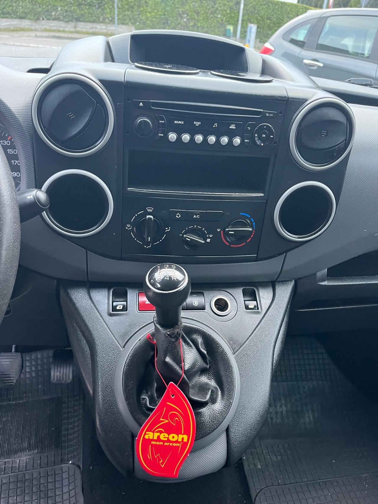 Peugeot Partner Autocarro/la portata:616KG/Euro5B con FAP/3Posti e 4Porte/