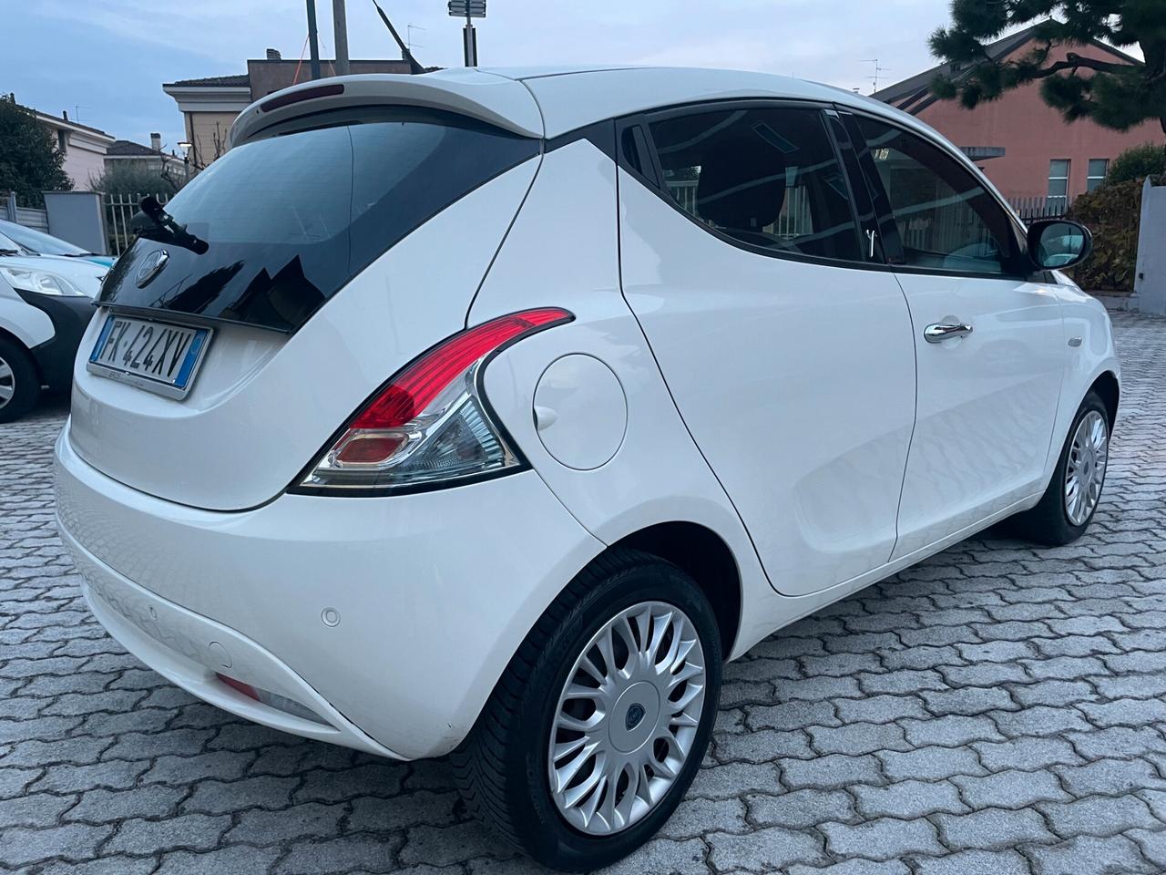Lancia Ypsilon 1.2 Platinum 69cv NEOPATENTATI