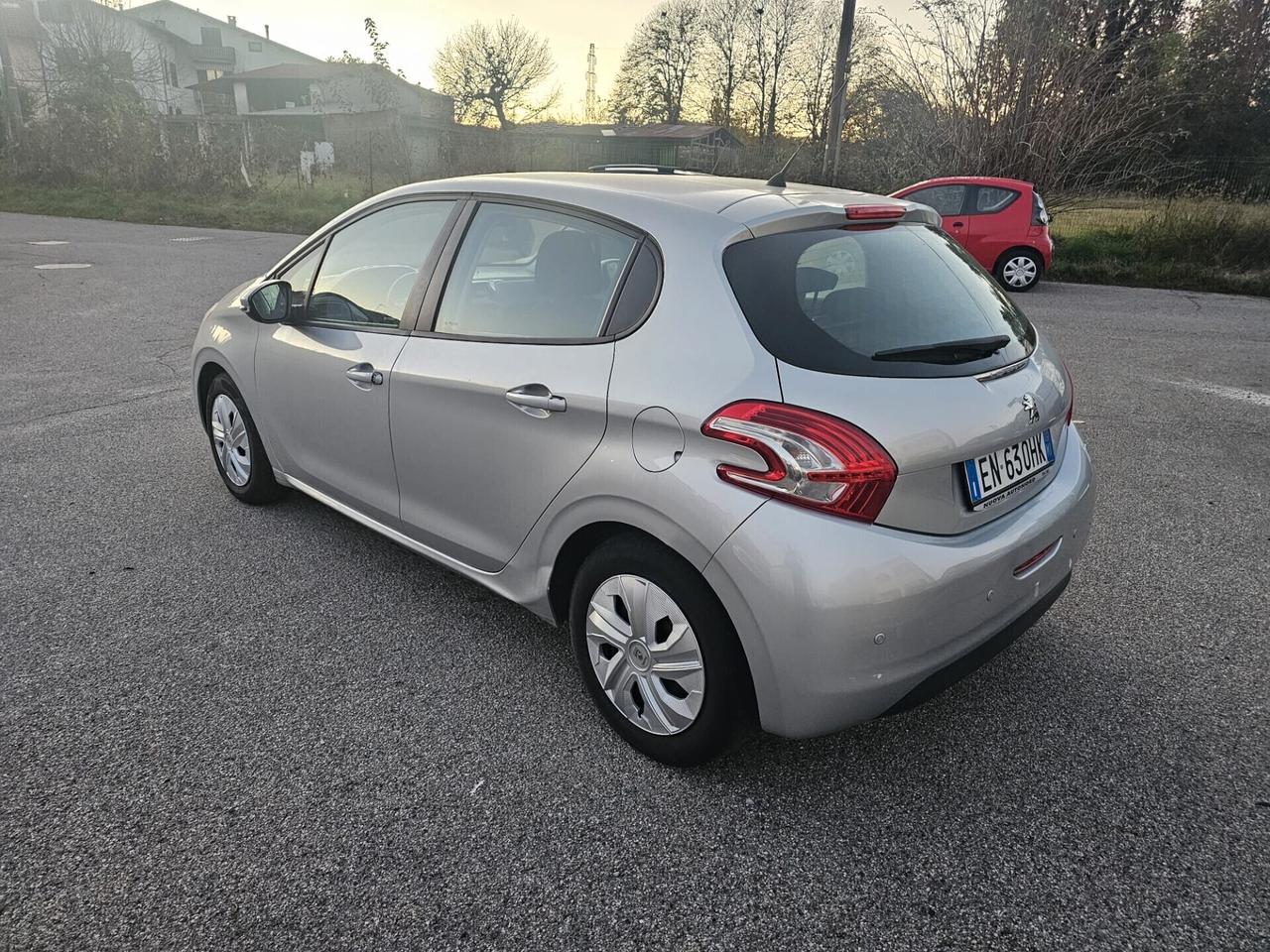 Peugeot 208 benzina
