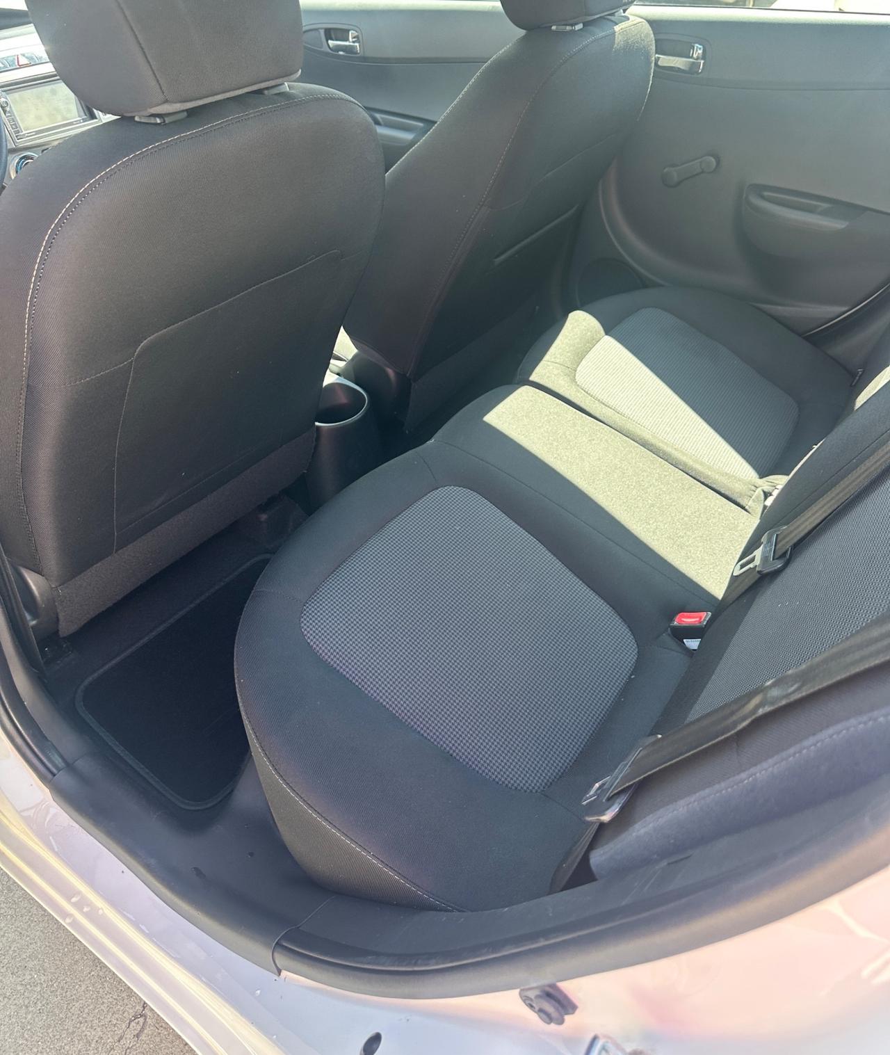 Hyundai i20 1.1 CRDi 75CV 5p. Sound Edition 2013