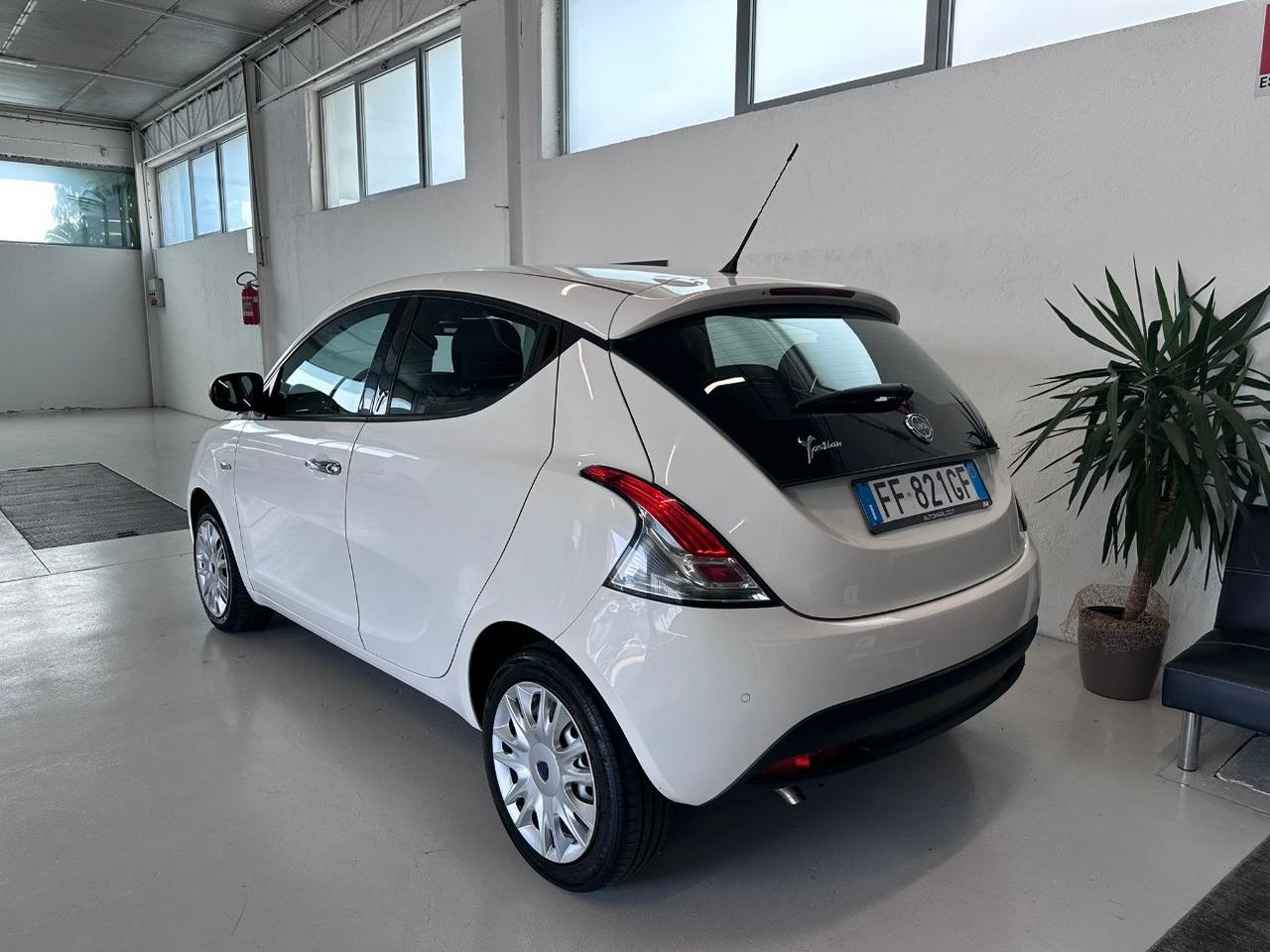 Lancia Ypsilon 5 Porte Ypsilon 1.2 Silver 69cv