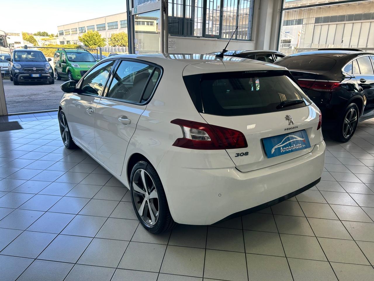 Peugeot 308 1.6 HDi 92 CV 2014