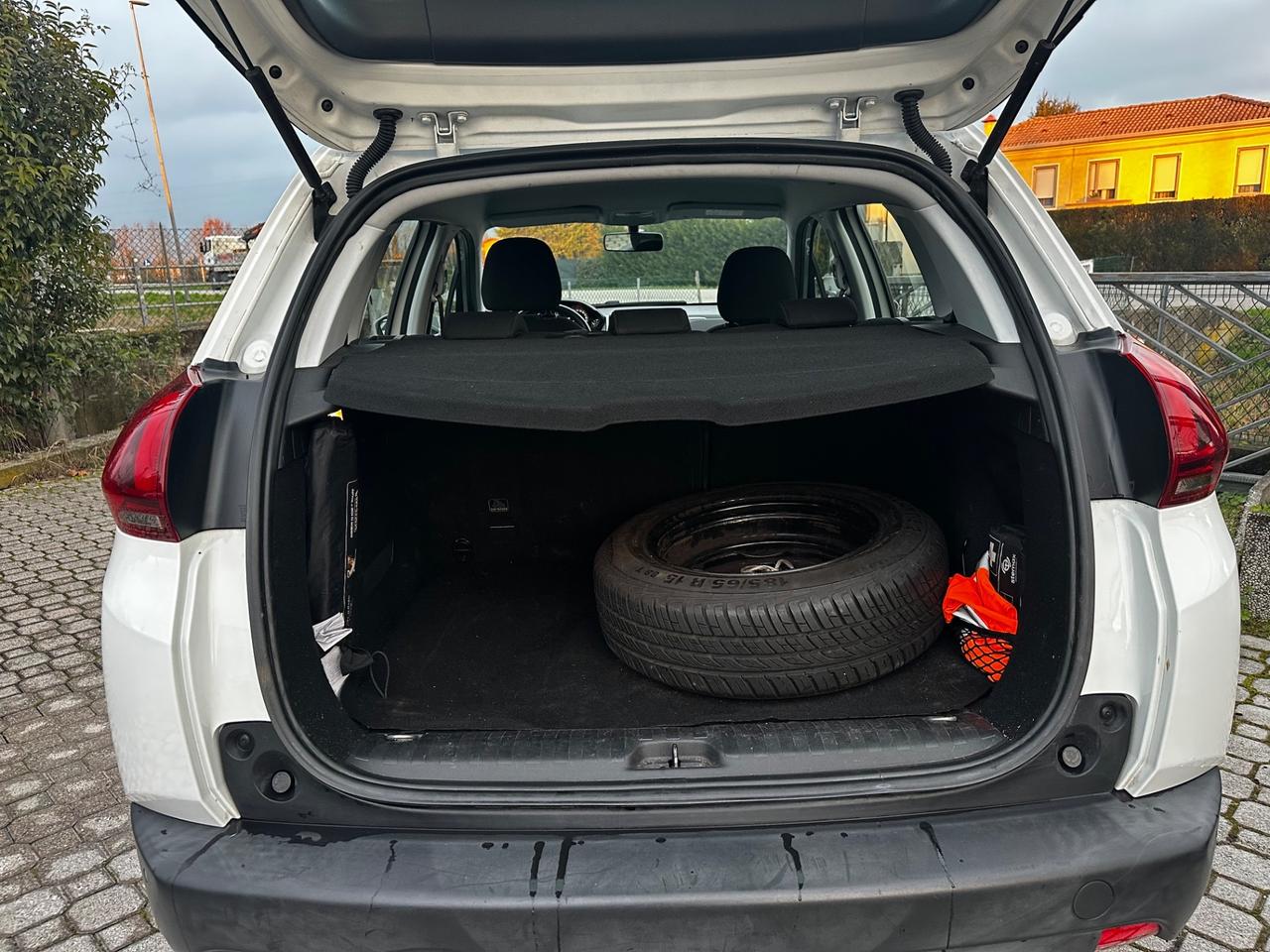 Peugeot 2008 PureTech 82 Allure GPL 117000 KM