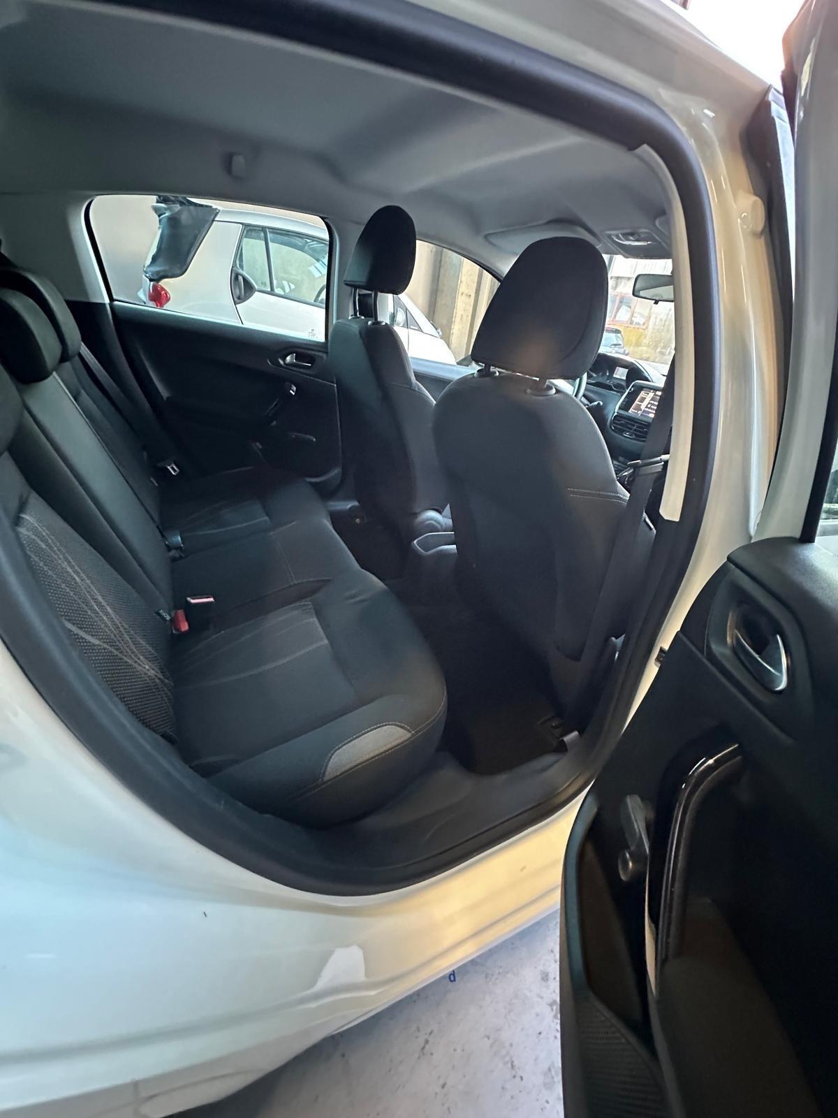 Peugeot 208 1.2 VTi 82 CV 5 porte Active benzina e gpl