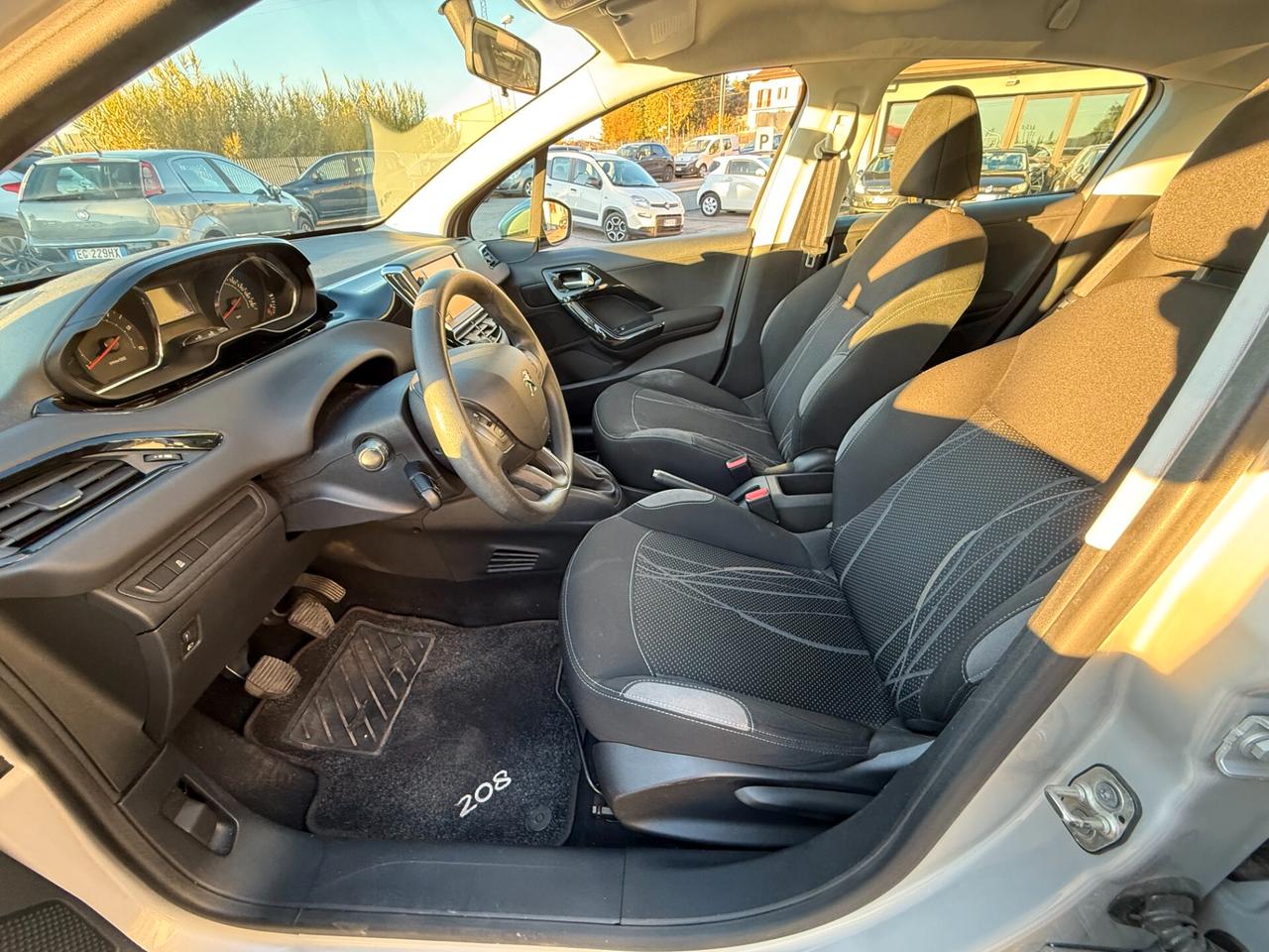 Peugeot 208 1.4 HDi 68 CV 5 porte Allure