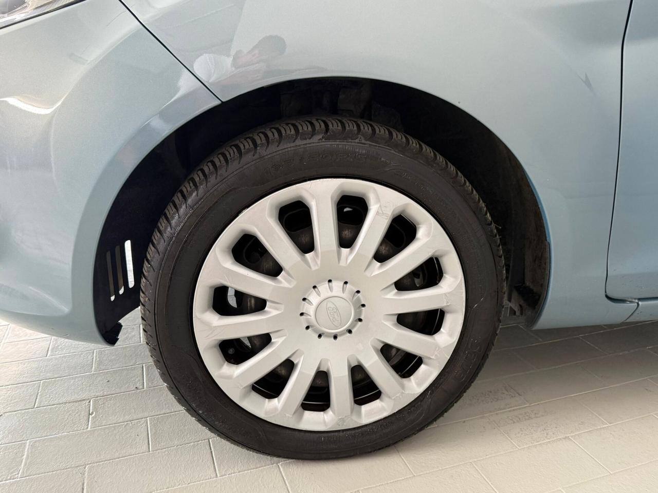 Ford Fiesta 1.4 5 porte Bz.- GPL Titanium NEOPATENTATI