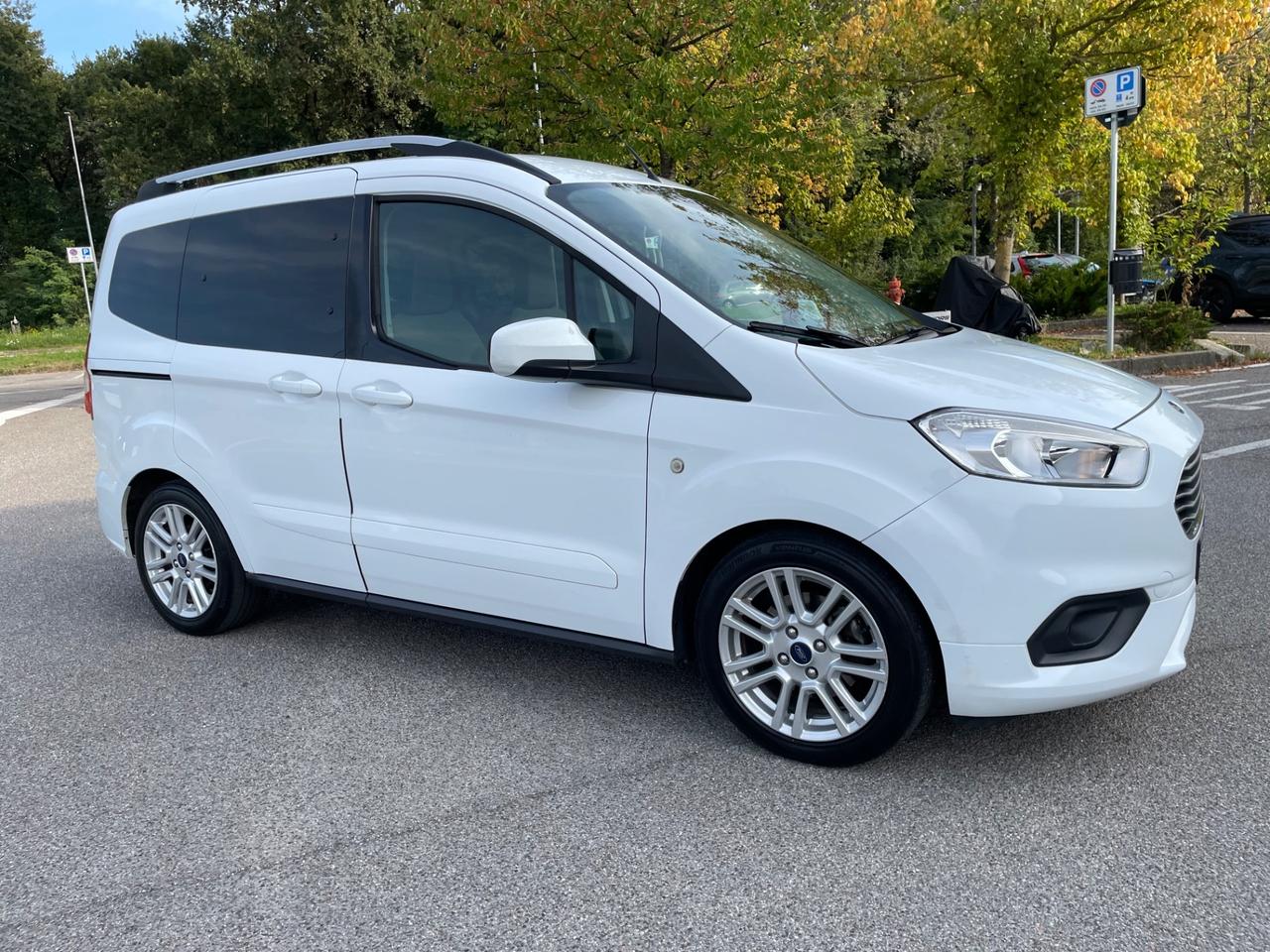 Ford Tourneo Courier 1.5 TDCI 100 CV Sport