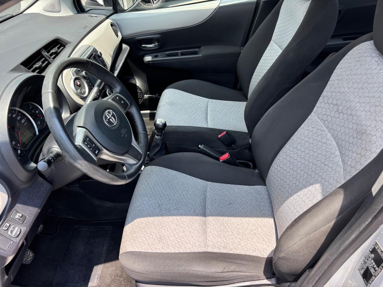 Toyota Yaris 1.4 D-4D 5 porte Lounge-2013