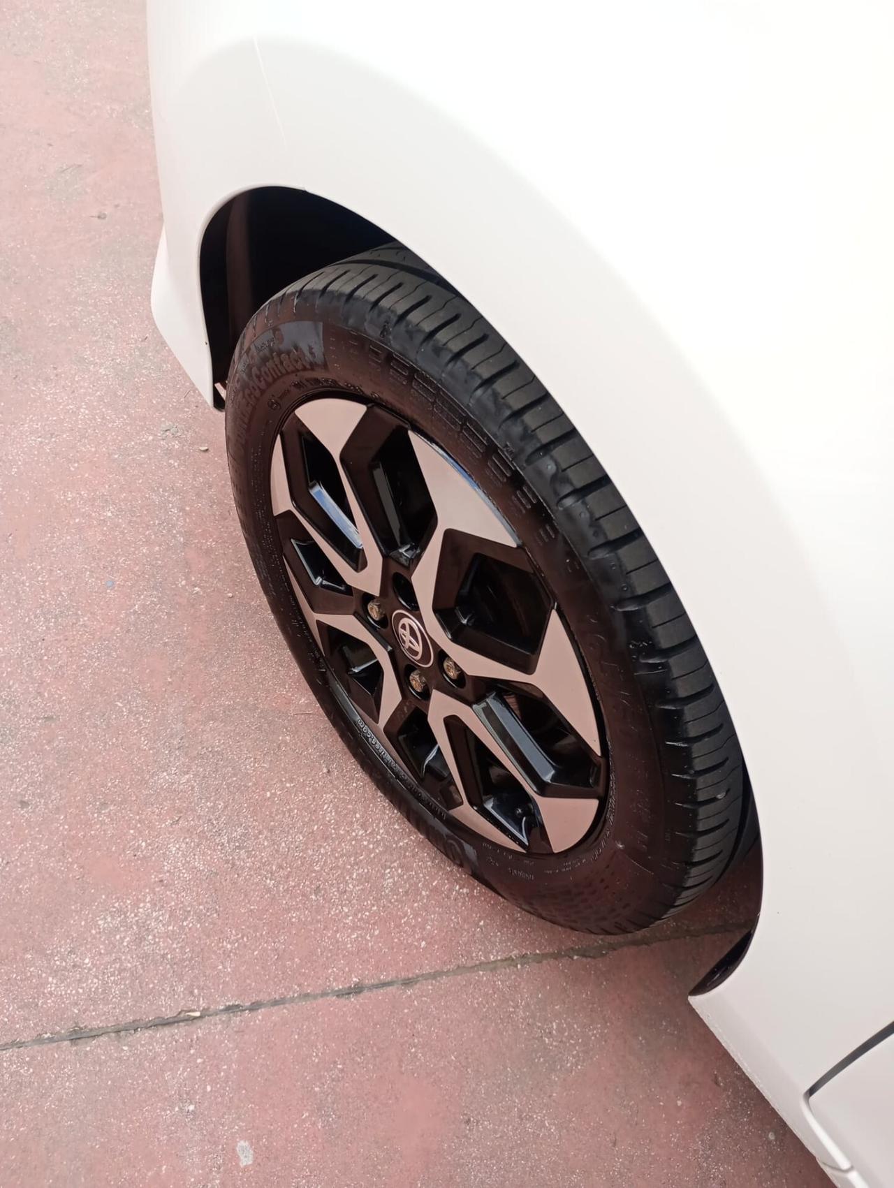 Toyota Aygo Connect 1.0 VVT-i 72 CV 5 porte x-play