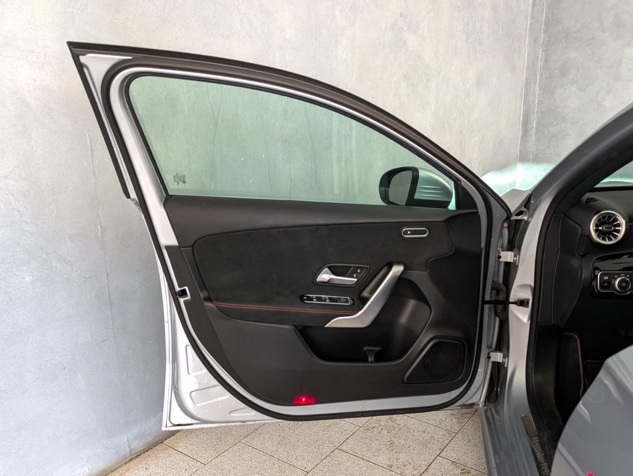 Mercedes-Benz classe a - w177 a 180 premium amg line auto 180 Automatic Premium AMG Line