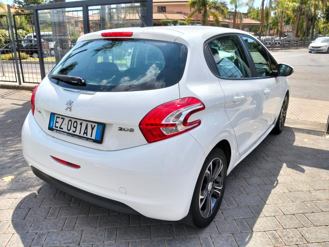 Peugeot 208 1.4 HDi 68 CV 5 porte Allure