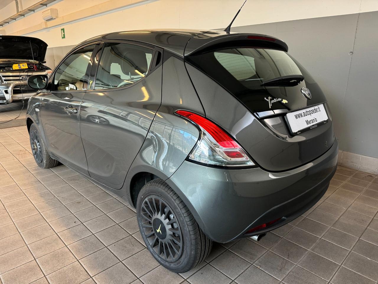 Lancia Ypsilon 1.2 69 CV 5 porte Elefantino Neopatentati