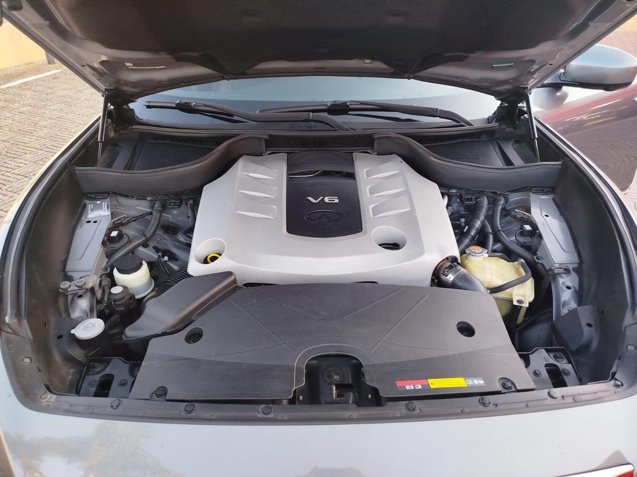 Infiniti QX70 3.0 diesel V6 AT S Premium