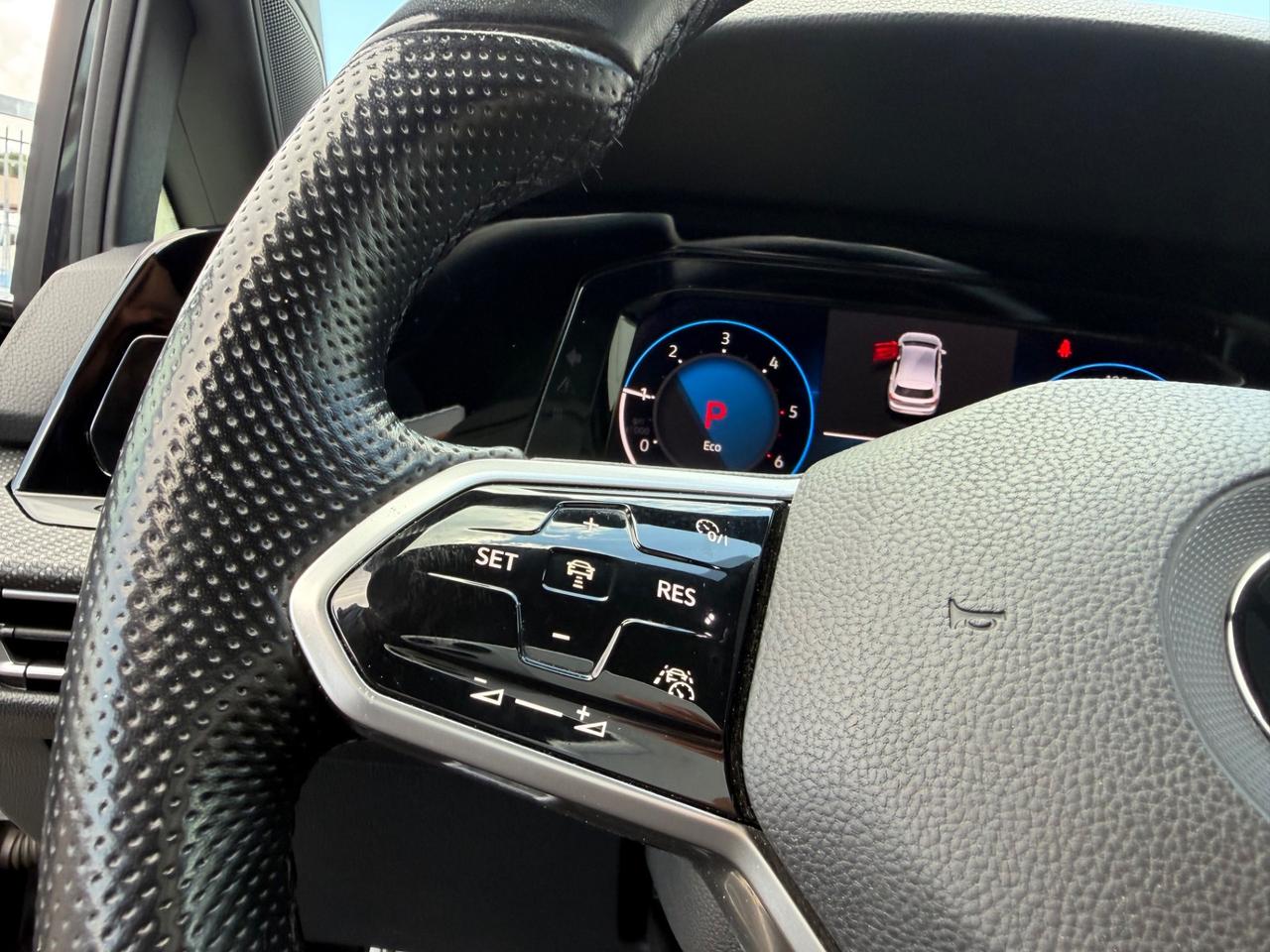 Volkswagen Golf 8 2.0 TDI 150 CV DSG SCR R-Line
