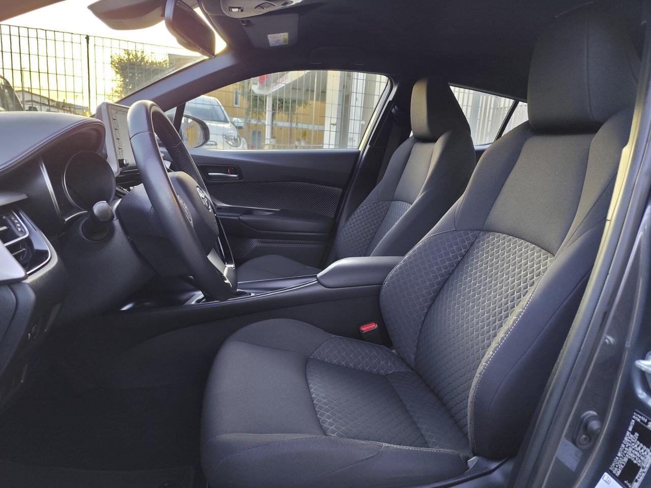 Toyota C-HR 1.8 Hybrid E-CVT Business