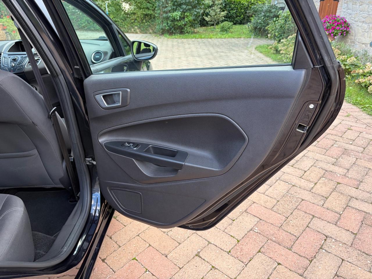 Ford Fiesta 1.5 TDCi 75CV 5 porte Titanium OK NEOPATENTATI