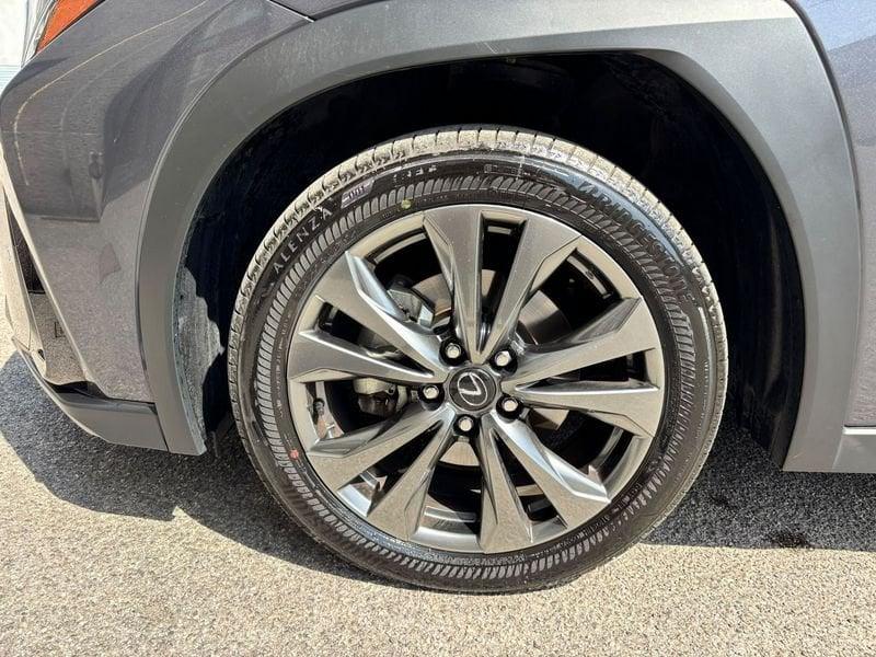 Lexus UX 300h Hybrid F-Design 2WD