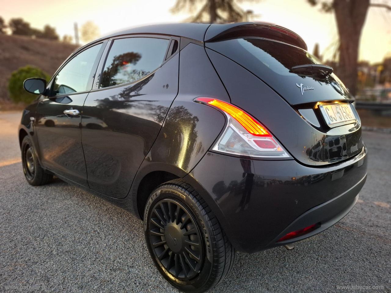LANCIA Ypsilon 1.0 FireFly 5p.S&S Hybrid Silver