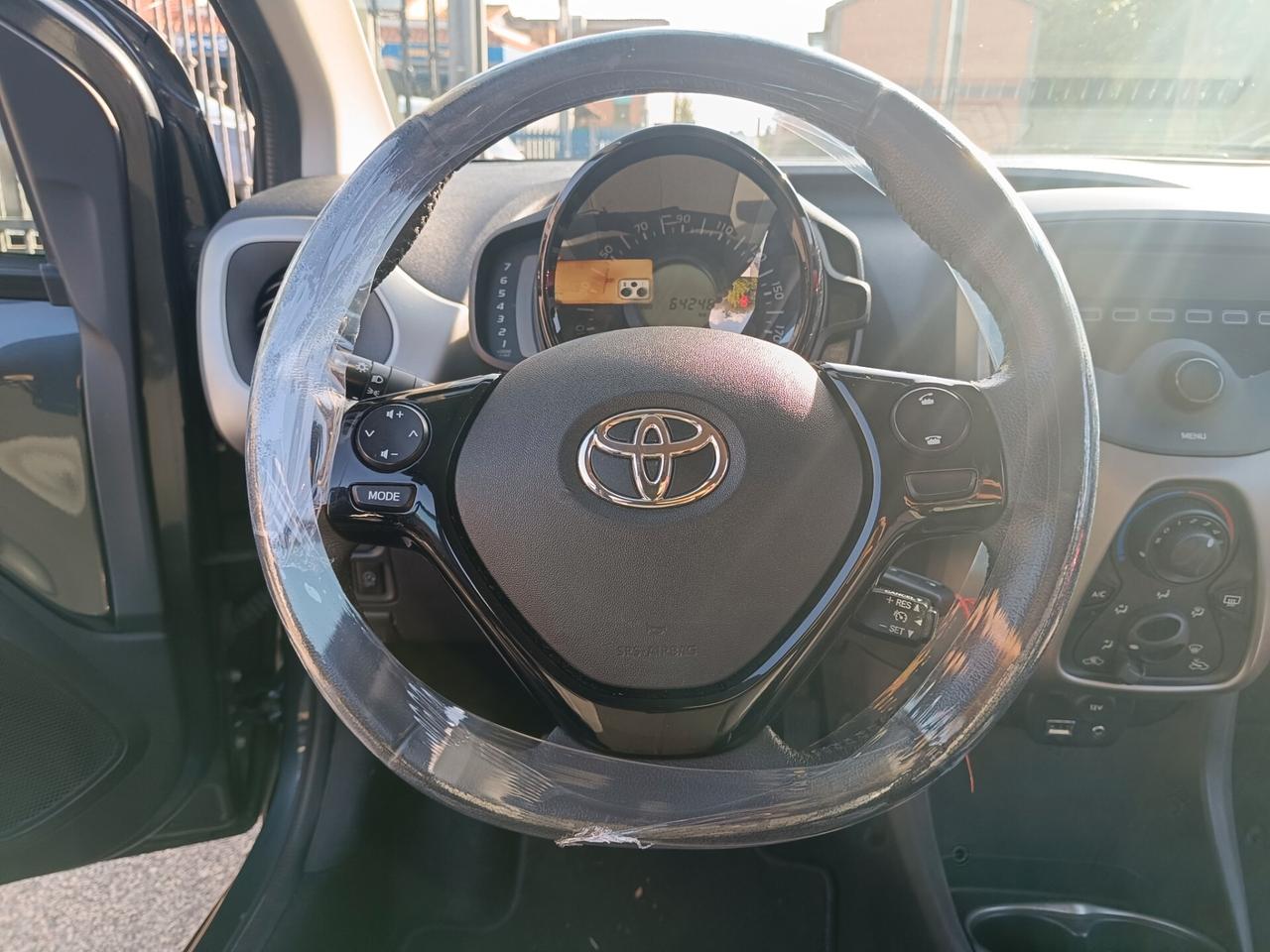 Toyota Aygo 1.0 VVT-i 69 CV 5 porte x-play