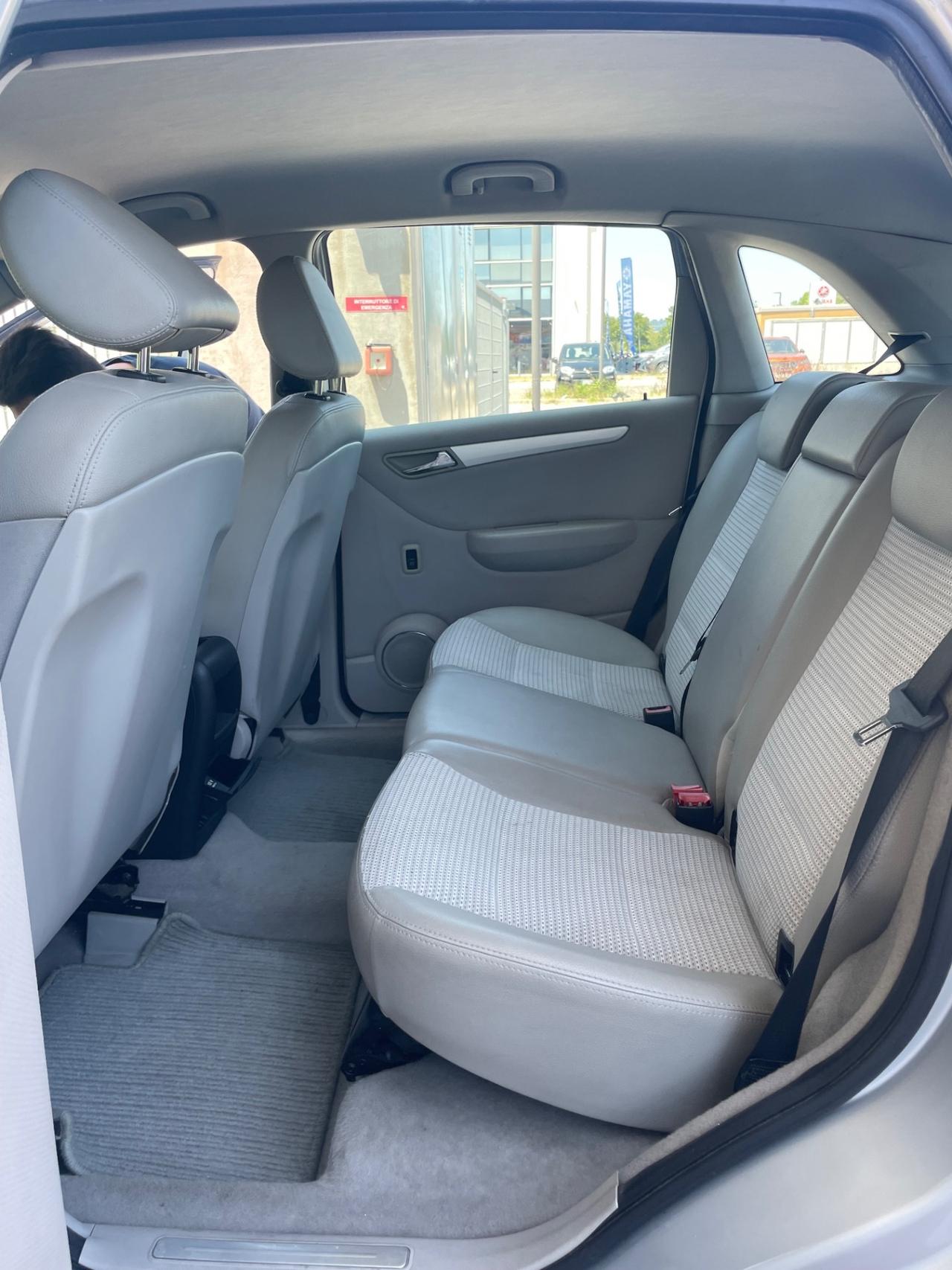 MERCEDES CLASSE B NEOPATENTATI 2.0 DISEL SPORT CAMBIO AUTOMATICO.