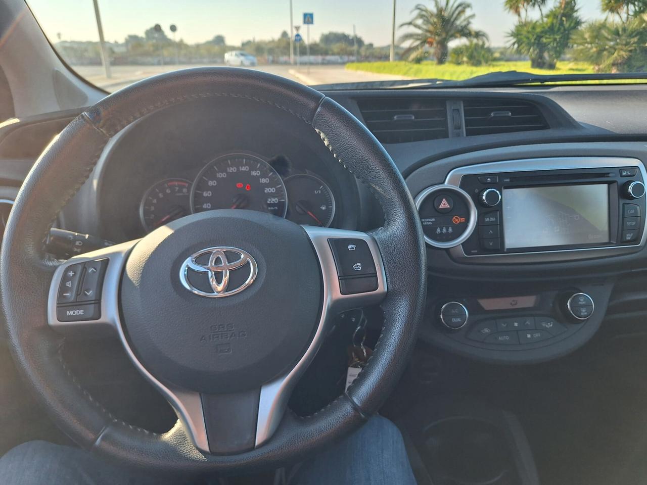 Toyota Yaris 1.3 5 porte Lounge - 12/2013