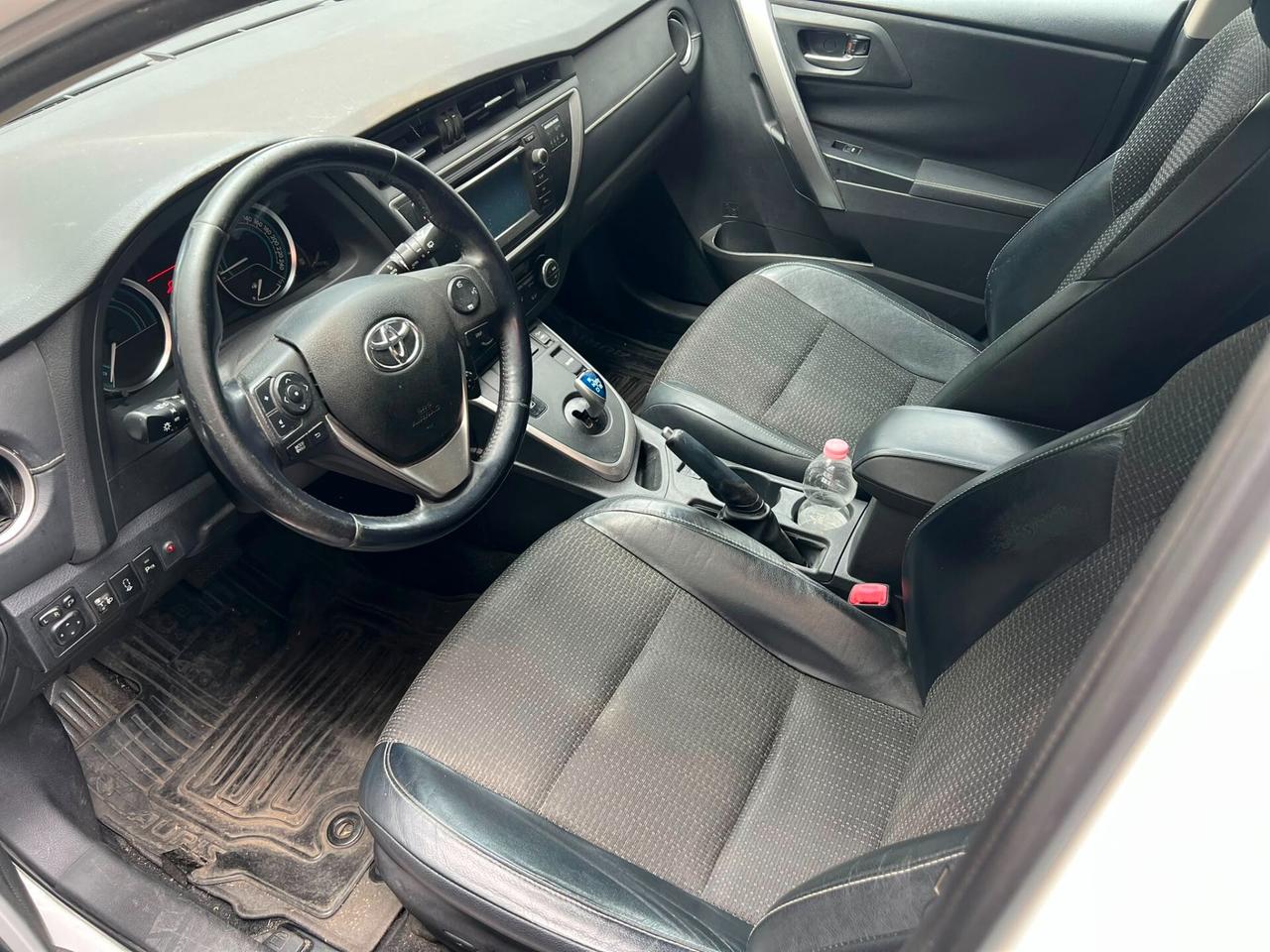 Toyota Auris TS 1.8 Hybrid Lounge - BATTERIE SOSTITUITE