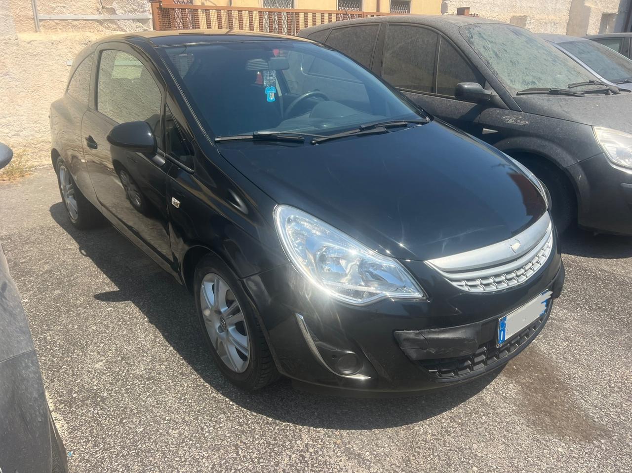 Opel corsa 1.2 benzina GPL anno 2013