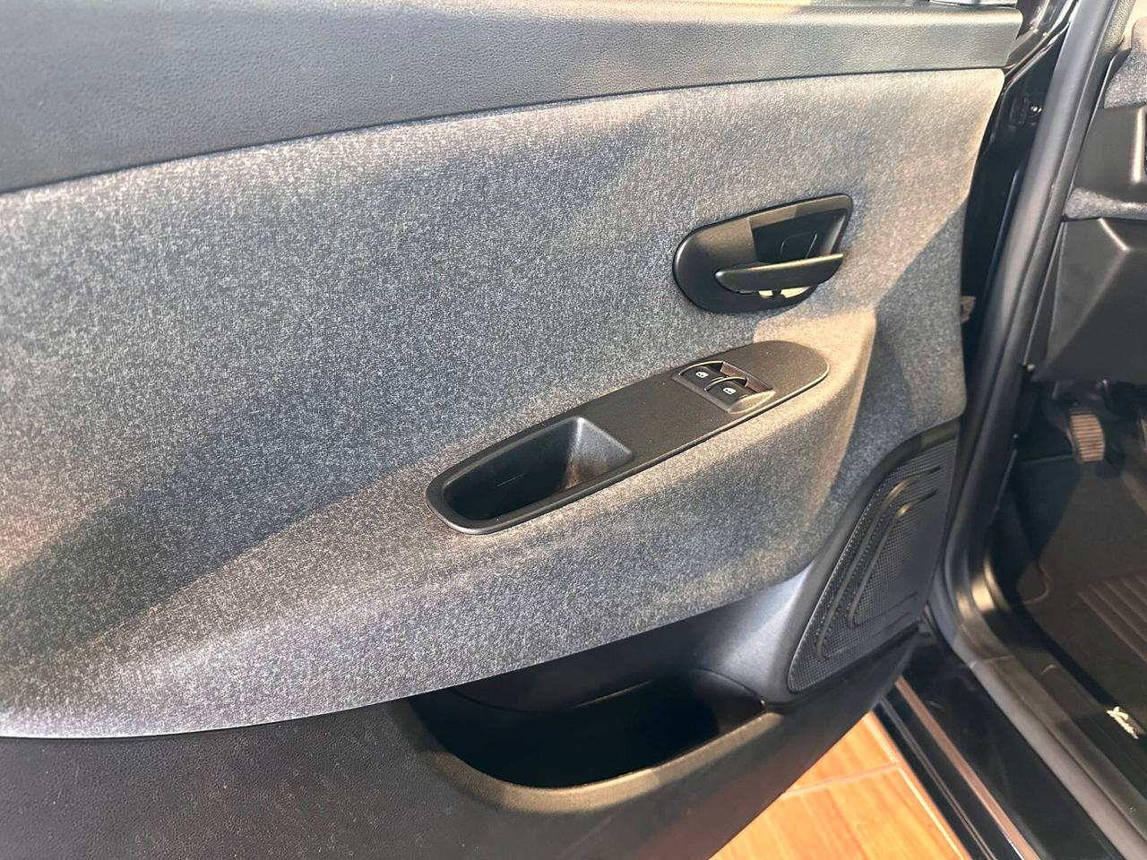 Lancia Ypsilon 1.0 FireFly 5 porte S&S Hybrid Silver