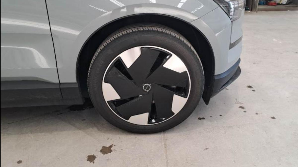 VOLVO Ex30 Single Motor Extended Range Rwd Plus
