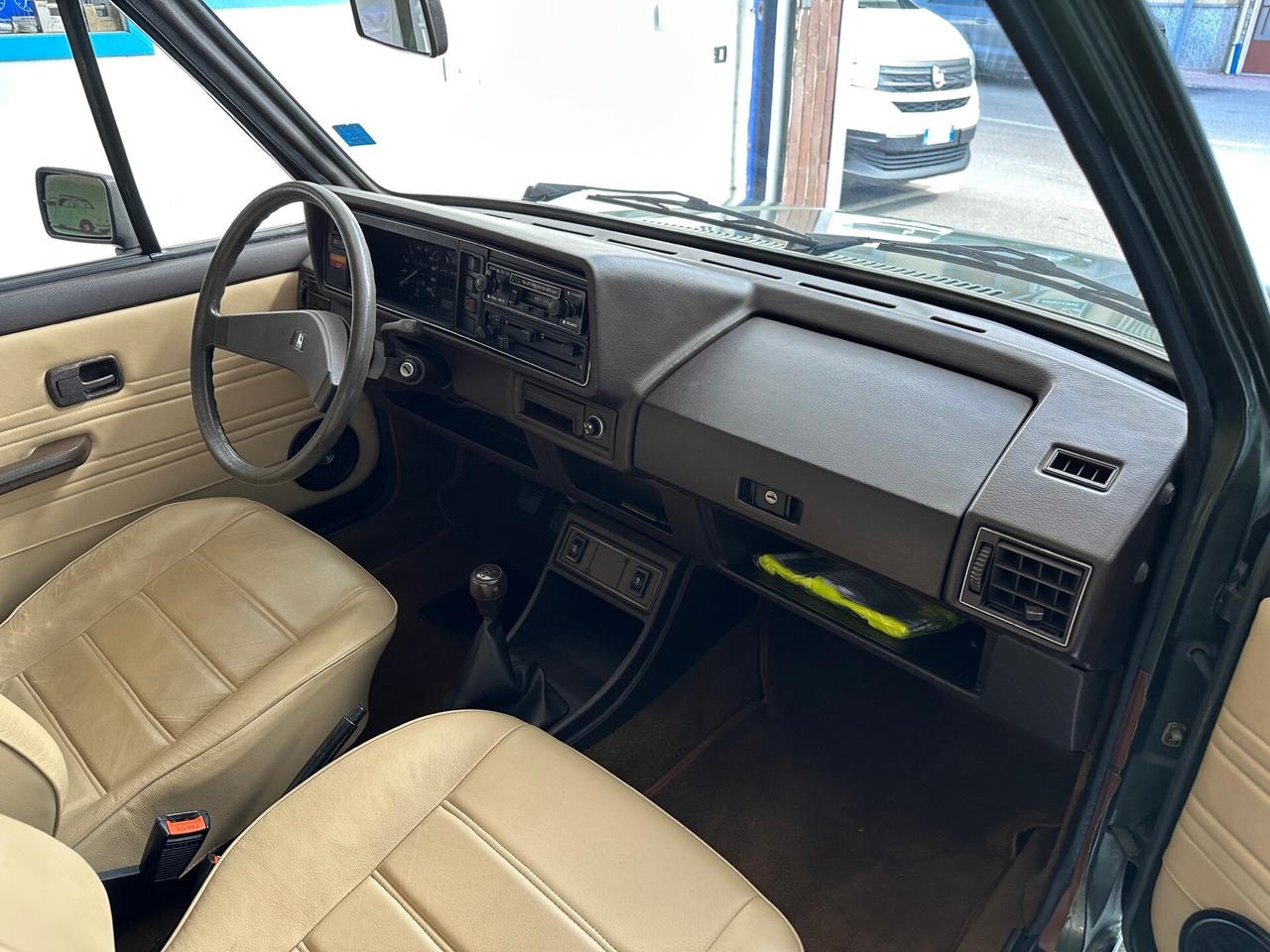 Volkswagen Golf 1300 5 porte GLS - Autonavigli