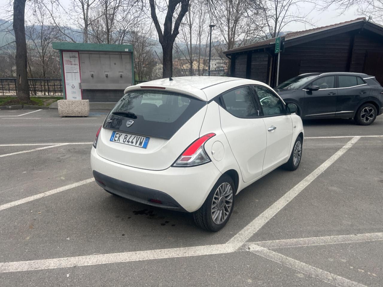 Lancia Ypsilon 1.2 69 CV 5 porte S&S Silver