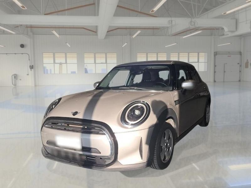 MINI COOPER ESSENTIAL AUTO 5 PORTE BERLINA