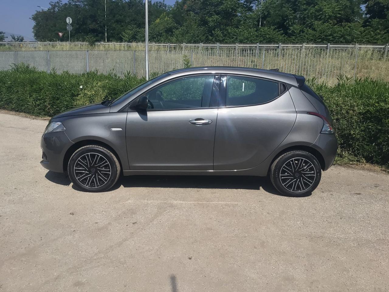 Lancia Ypsilon 1.0 FireFly 5 porte S&S Hybrid Silver Plus
