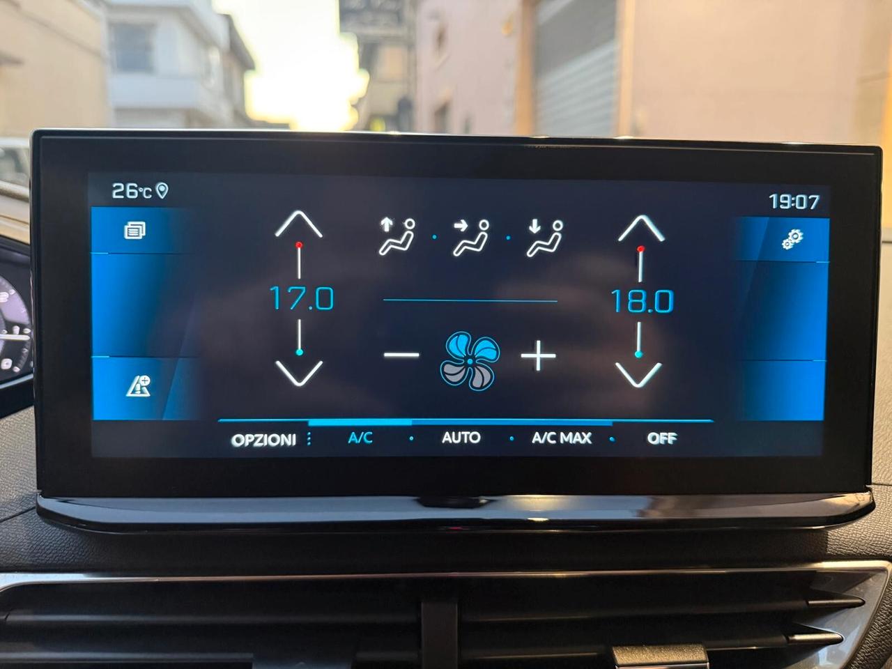PEUGEOT 3008 ALLURE 1.5 130CV PELLE NAVI CAM ANNO 2021