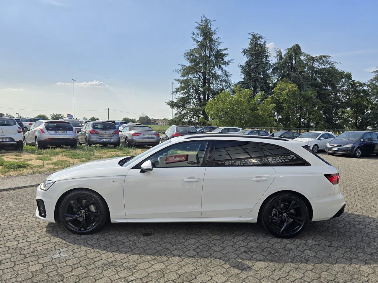 Audi A4 Avant 40 TDI quattro S tronic S line|BLACK LINE