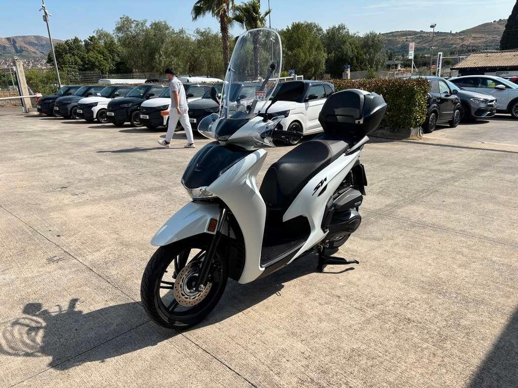 Honda SH 350 2026 / SOLO 1.000 KM Tua a solo 59 Euro al mese