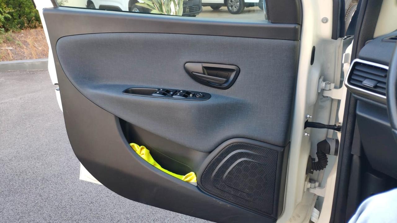 Lancia Ypsilon 1.0 FireFly 5 porte S&S Hybrid Gold