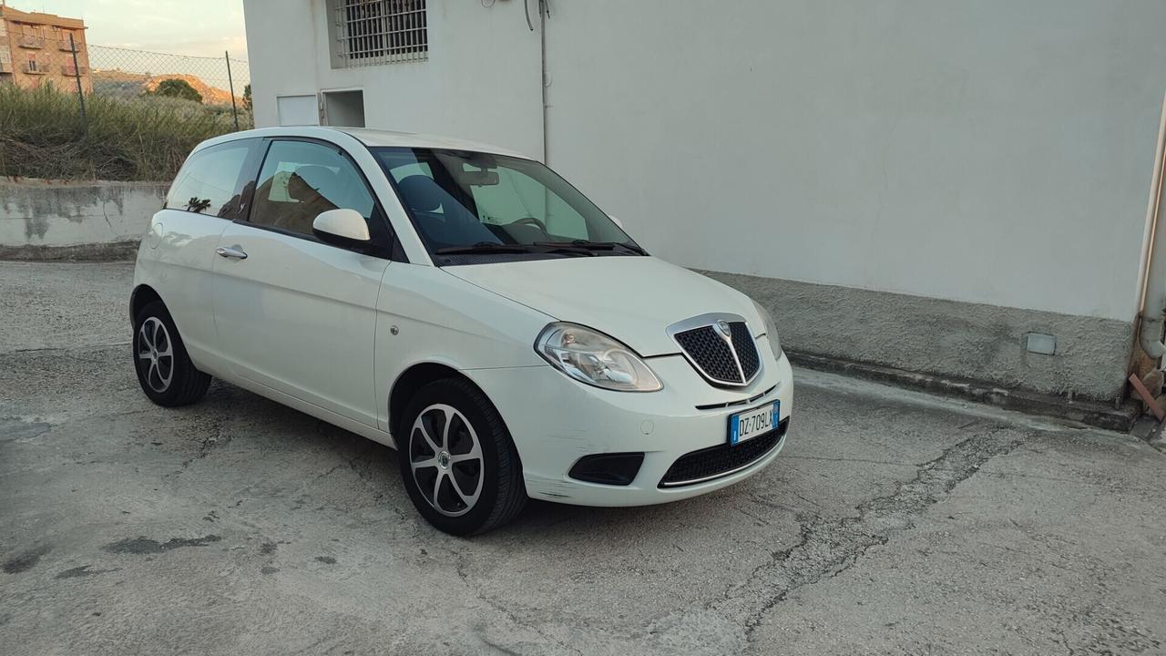 Lancia Ypsilon 1.2 Oro
