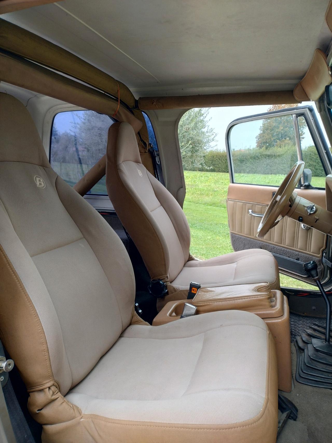 Jeep Wrangler 2.5 BENZINA | 1988 117 CV |Completa di tutti gli accessori 2 Treni Gomme