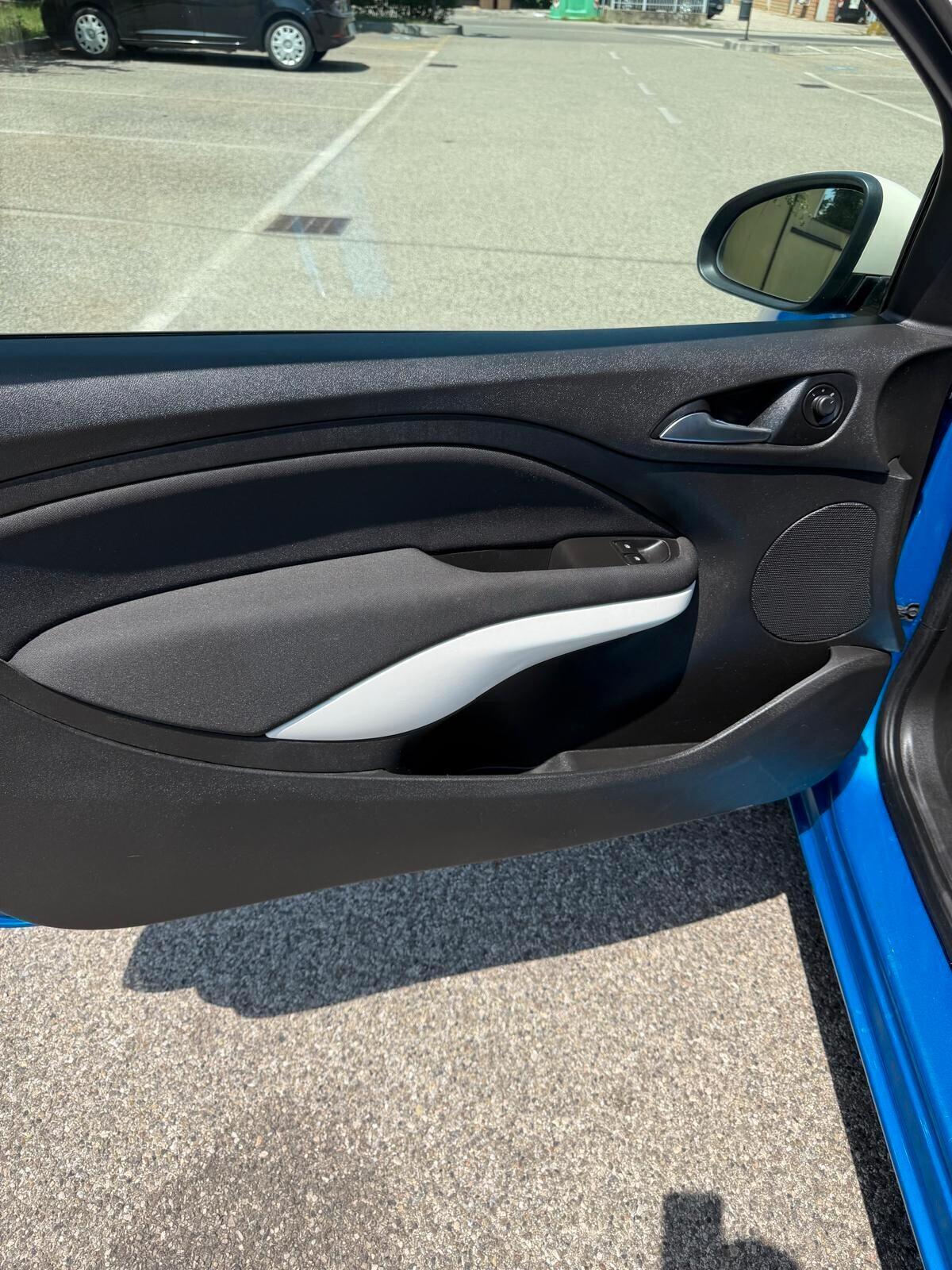 Opel Adam 1.2 - NEOPATENTATI - 12 MESI DI GARANZIA -