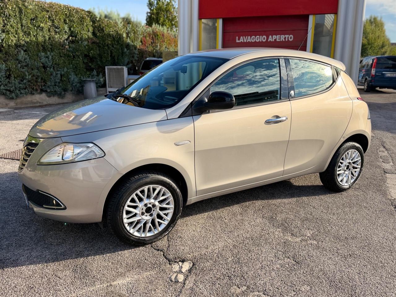 Lancia Ypsilon 900 neopatentati pronto uso garanzia