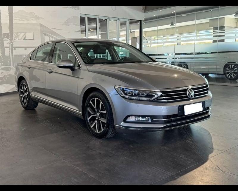 Volkswagen Passat 8ª serie 2.0 TDI DSG Highline BlueMotion Technology