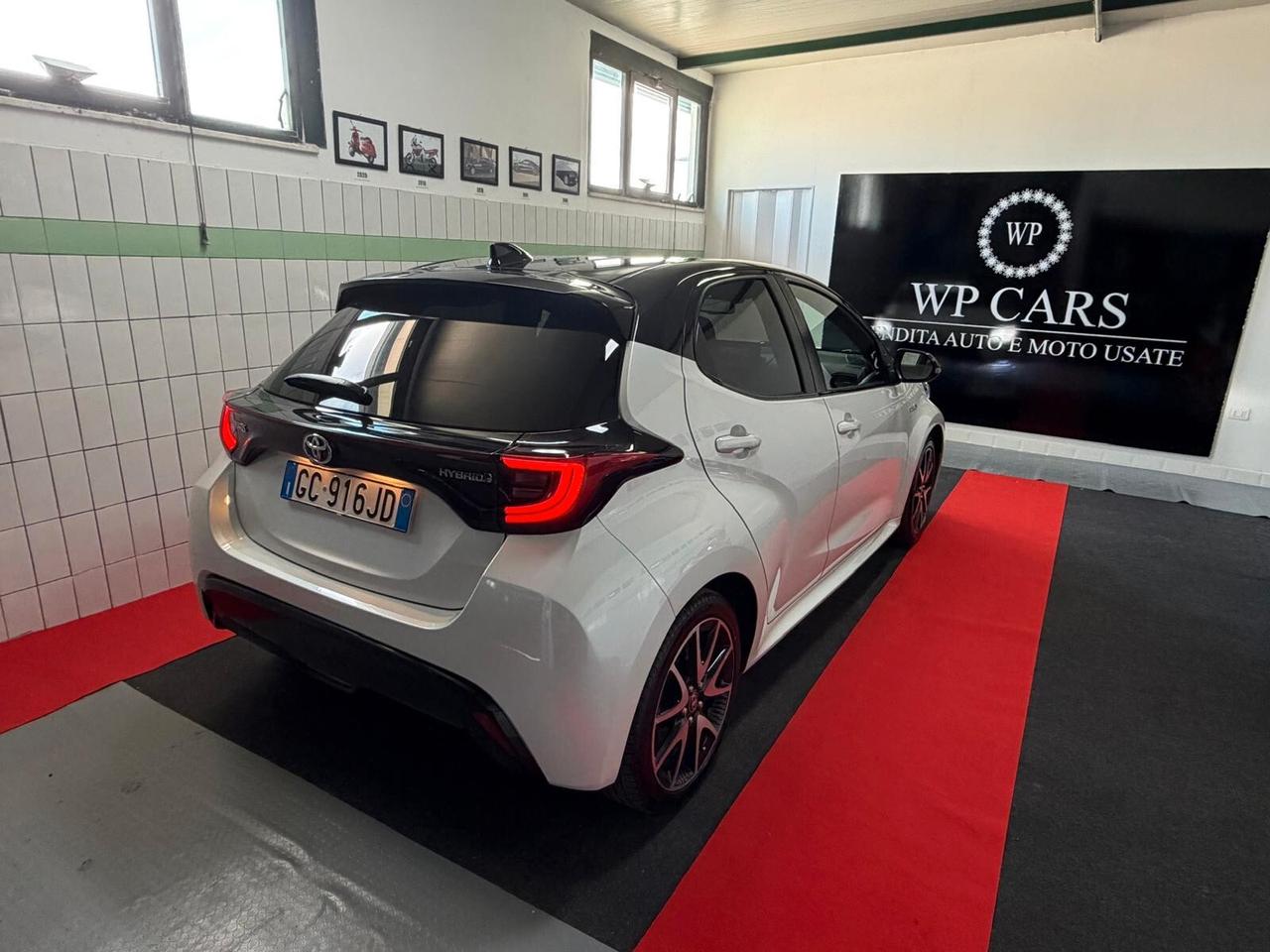 Toyota Yaris 1.5 Hybrid 5 porte Lounge Blue