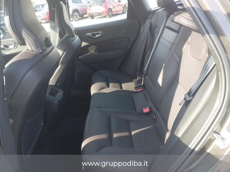 Volvo XC60 II 2018 Diesel 2.0 b4 Momentum Pro awd auto