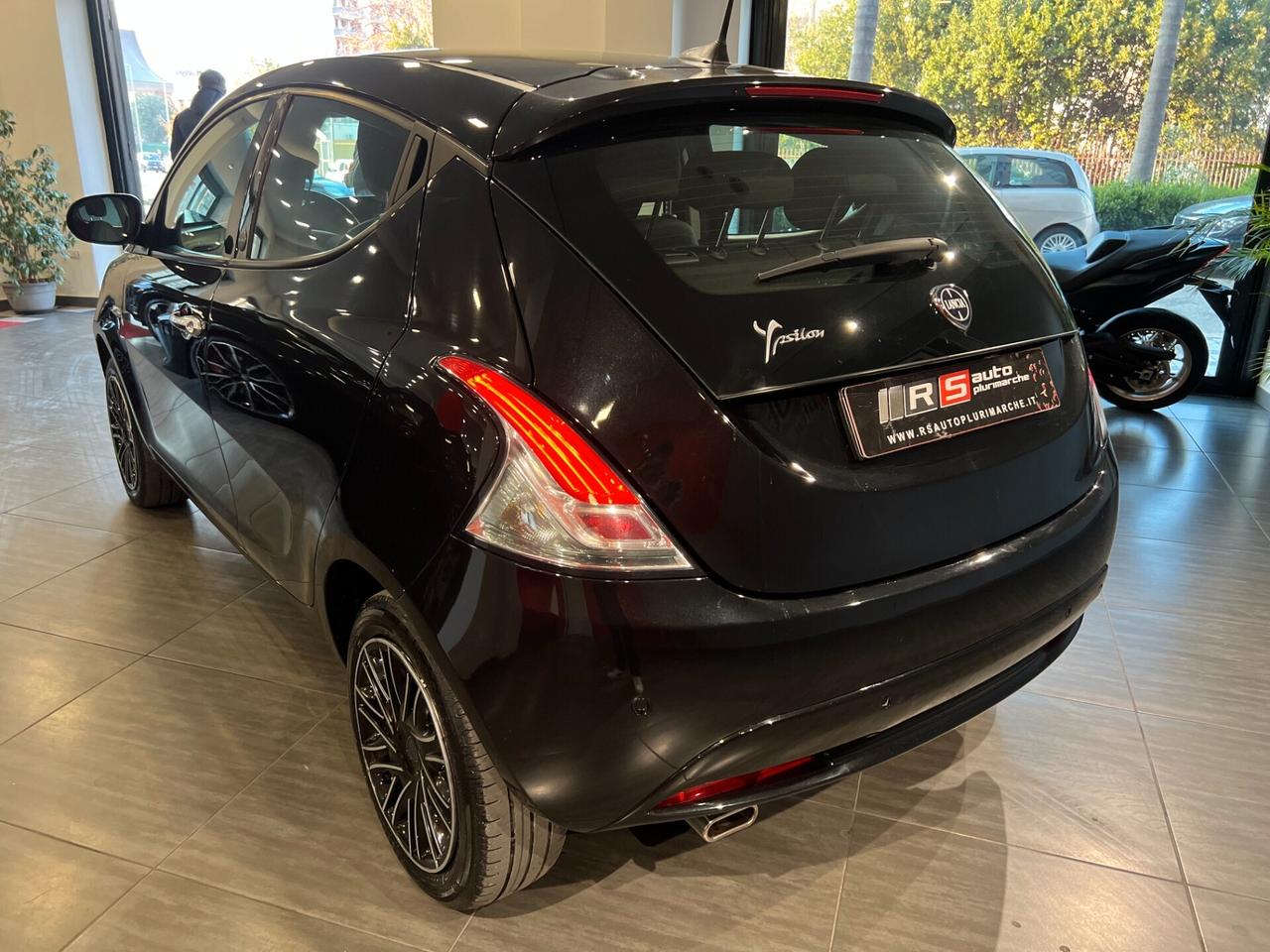 Lancia Ypsilon 1.2 69 CV 5p. GPL Ecochic Gold
