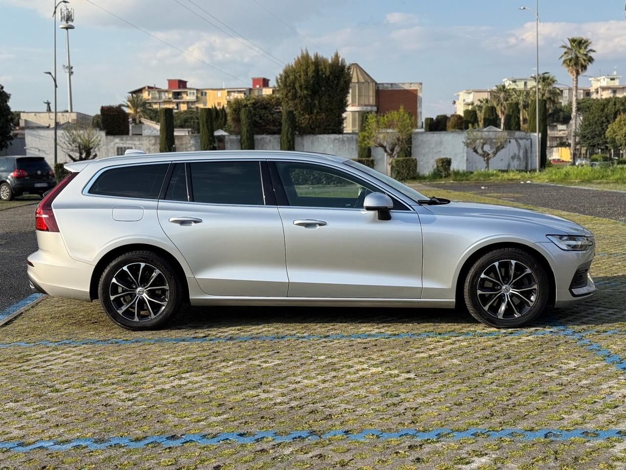 VOLVO V60 2021 B4 Geartronic R-Design