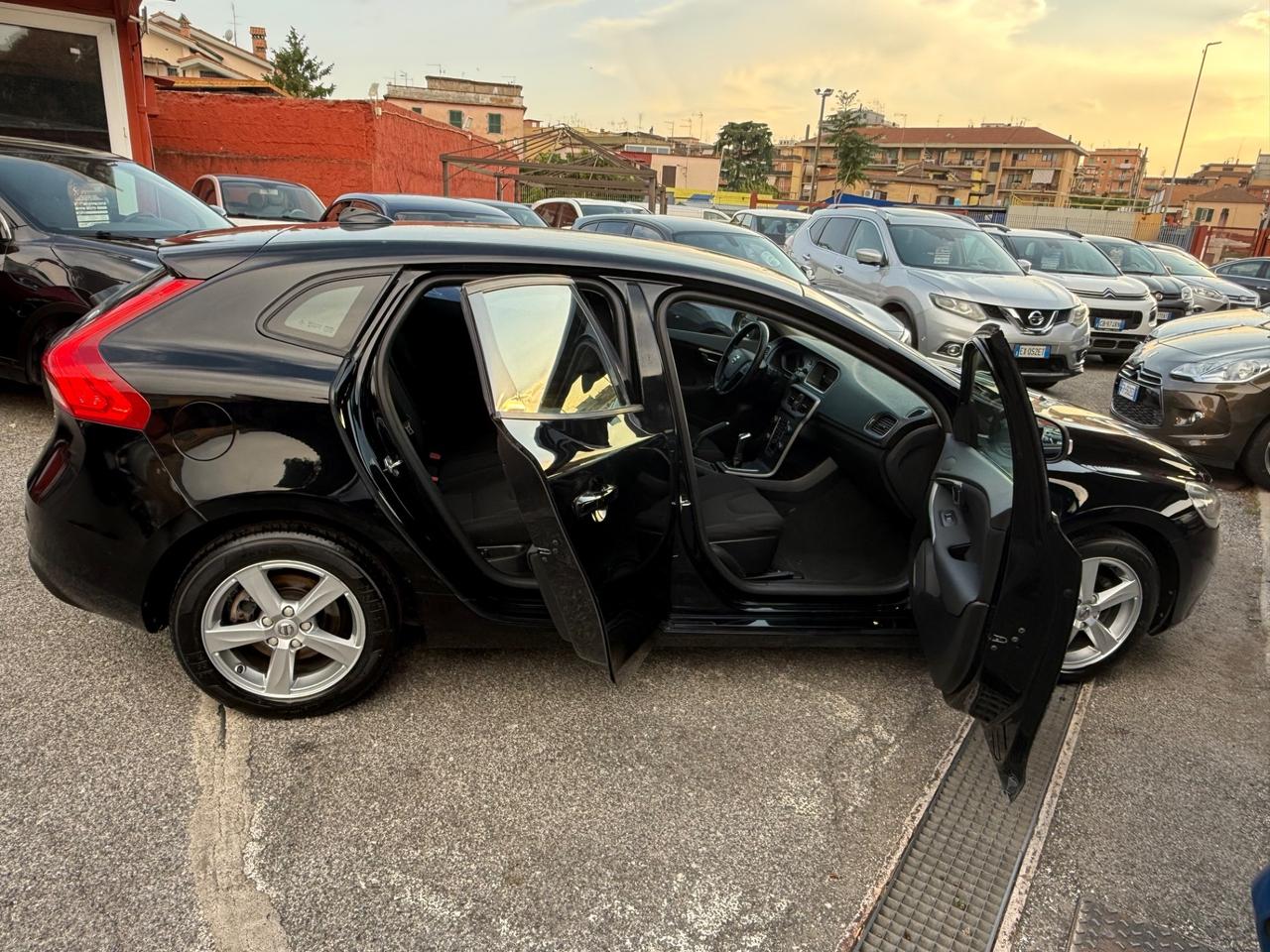 V40 D4 Momentum-unipro-rate-E6