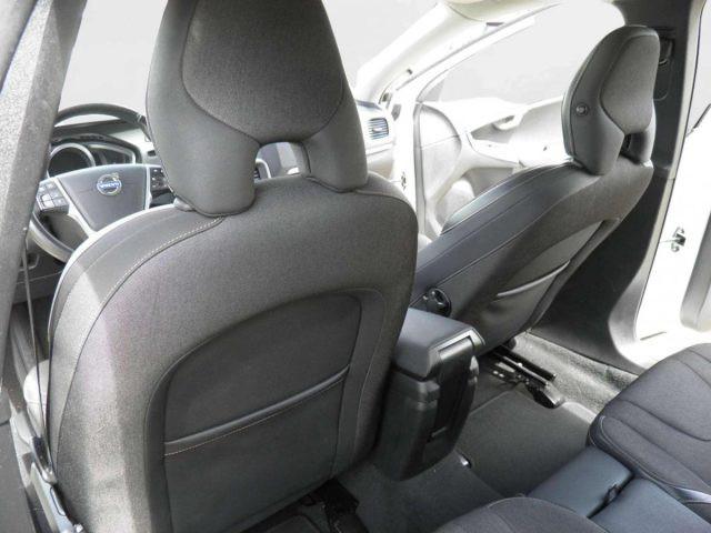 VOLVO V40 Cross Country V40 CROSS COUNTRY D3 MOMENTUM